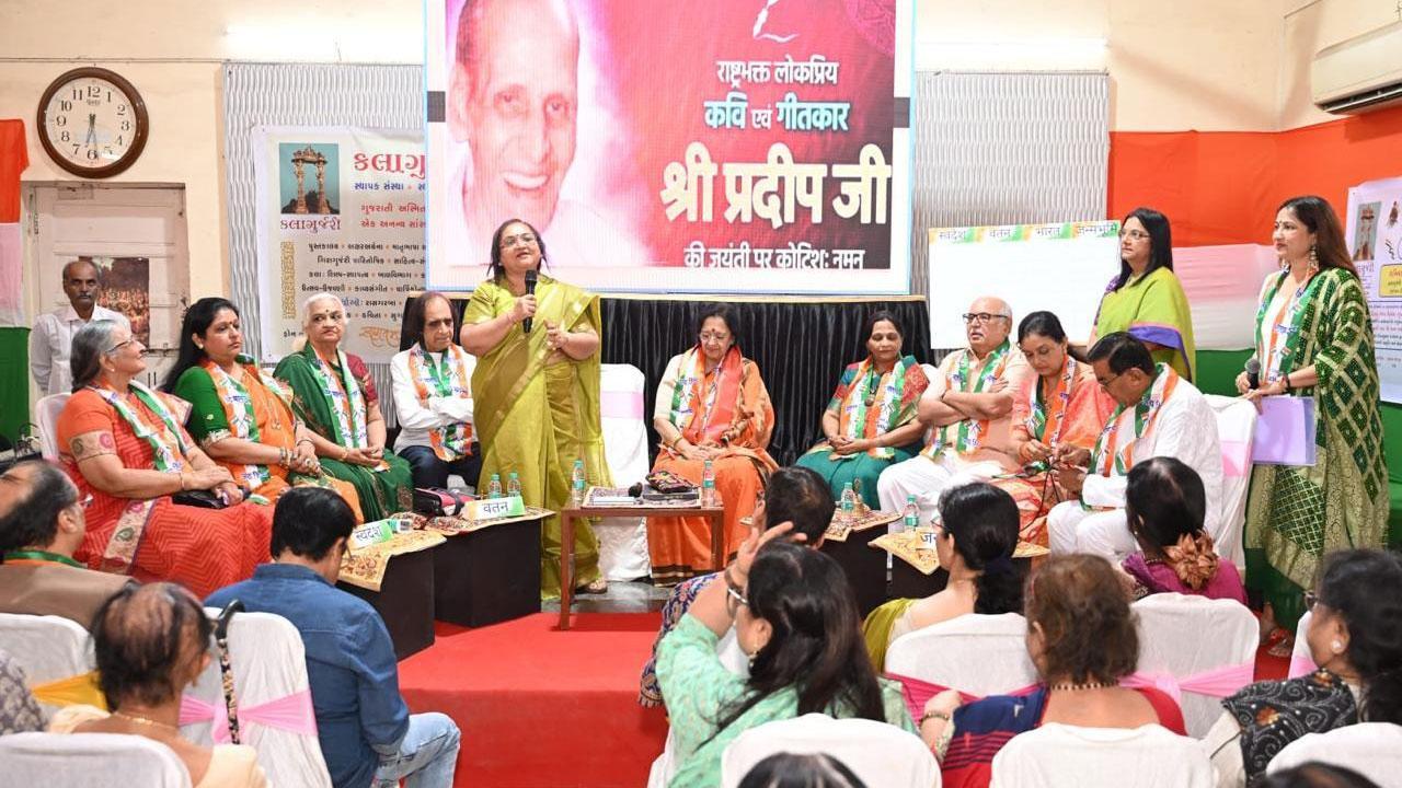 દેશભક્તિનાં ગીતો સાથે વિલેપાર્લેમાં ઊજવાયો `આઝાદીનો મહોત્સવ`- જુઓ તસ્વીરો