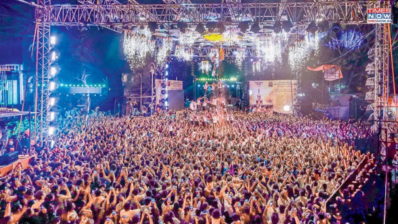 લાલ મહલ ચોકની દહીહંડીમાં ઢોલના તાલે ગોવિંદા આલા રે.