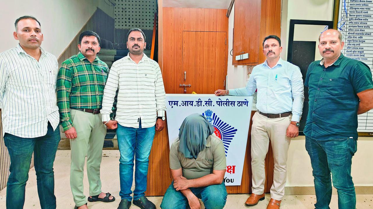 MIDC પોલીસે કાર્તિક શાહની ધરપકડ કરી હતી.