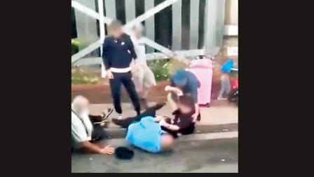 ૩ કિશોરોએ બે સિખને લાતો મારીને તેમની પાઘડી કાઢી નાખી