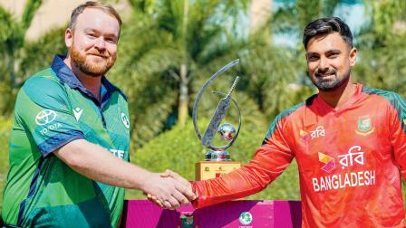 ટ્રોફી સાથે બન્ને ટીમના કૅપ્ટન્સ