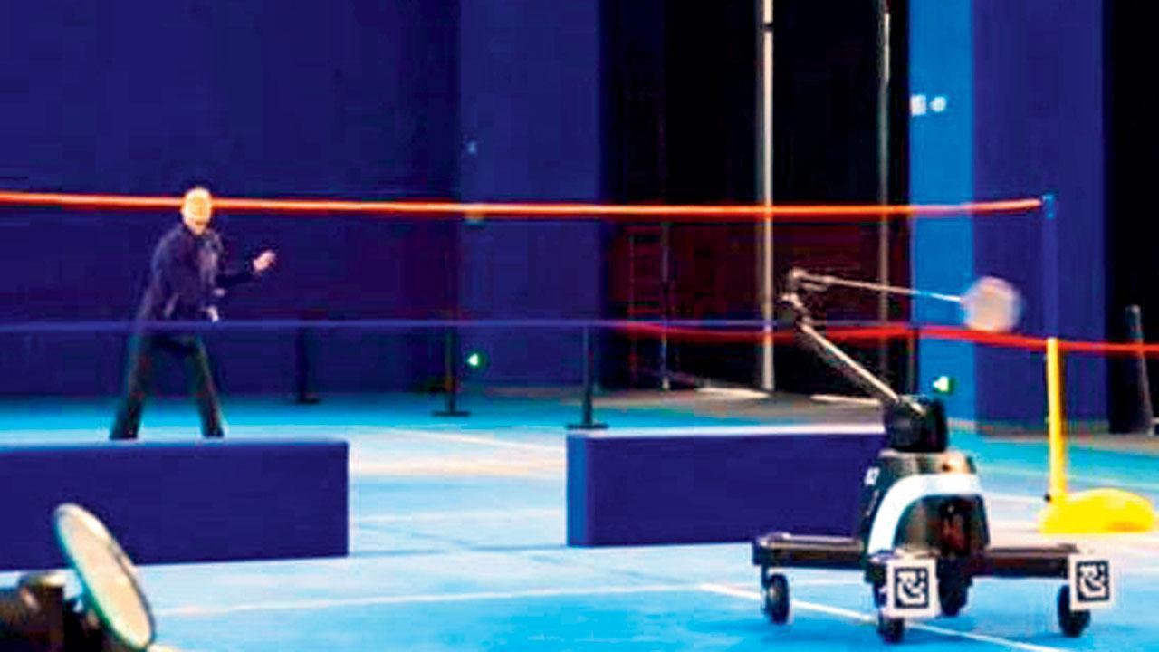 બૅડ્‍મિન્ટન રમી શકે એવો રોબો