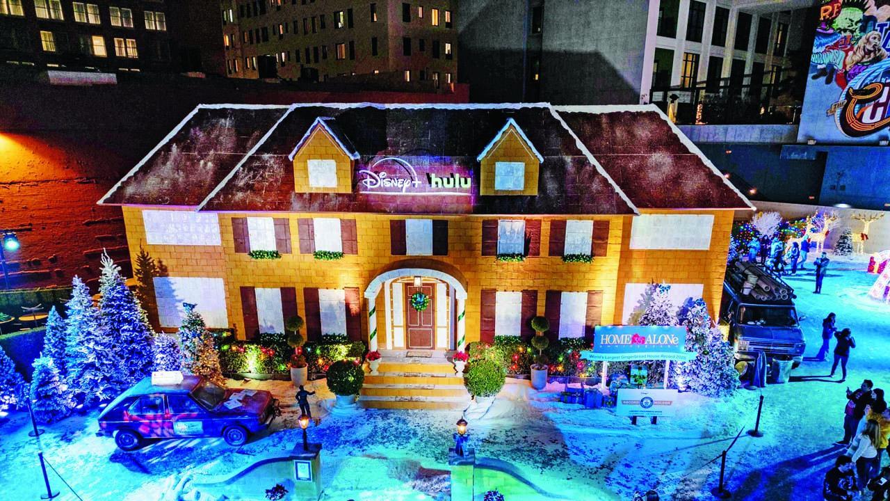 બ્રેડ-કમ-કુકીઝમાંથી જાયન્ટ હાઉસ