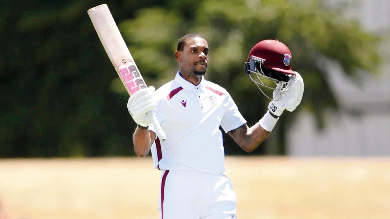 બૅટિંગ ઑલરાઉન્ડર જસ્ટિન ગ્રીવ્સે ૩૮૮ બૉલમાં ૧૯ ફોરની મદદથી ૨૦૨ રનની નૉટઆઉટ ઇનિંગ્સ રમી હતી