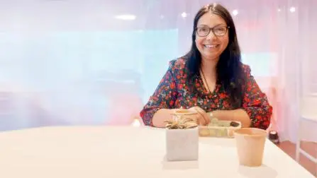 ભારતમાં રેસ્ટોરાંમાં વધેલું ભોજન પૅક કરી આપવાની પ્રથા છે, પરંતુ વિદેશોમાં એવું નથી થતું. ધૃતિ શાહે બચેલું ભોજન વેસ્ટ ન થાય એ માટે ‌પોતાની સાથે ટિફિન રાખવાની શરૂઆત કરી હતી જેણે લંડનમાં મિની મૂવમેન્ટનું સ્વરૂપ ધારણ કર્યું છે. 