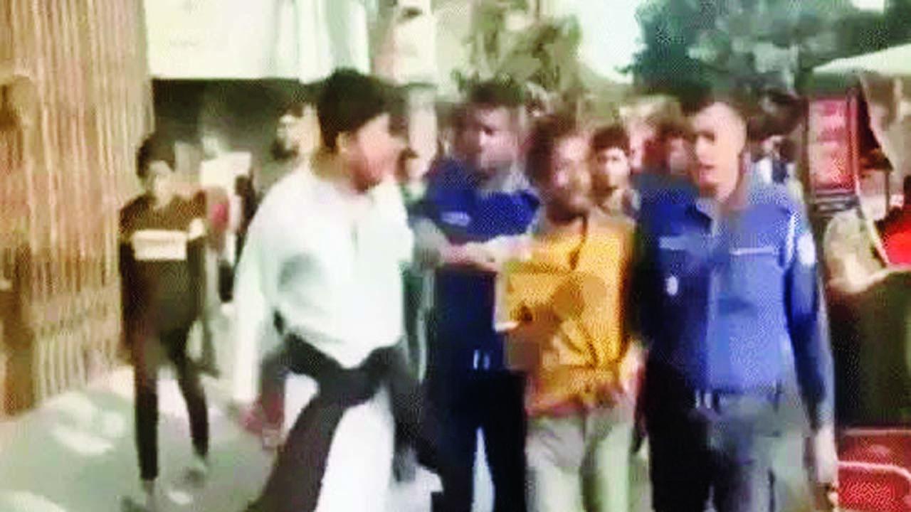 વાયરલ વીડિયોમાંથી સ્ક્રીન શૉટ