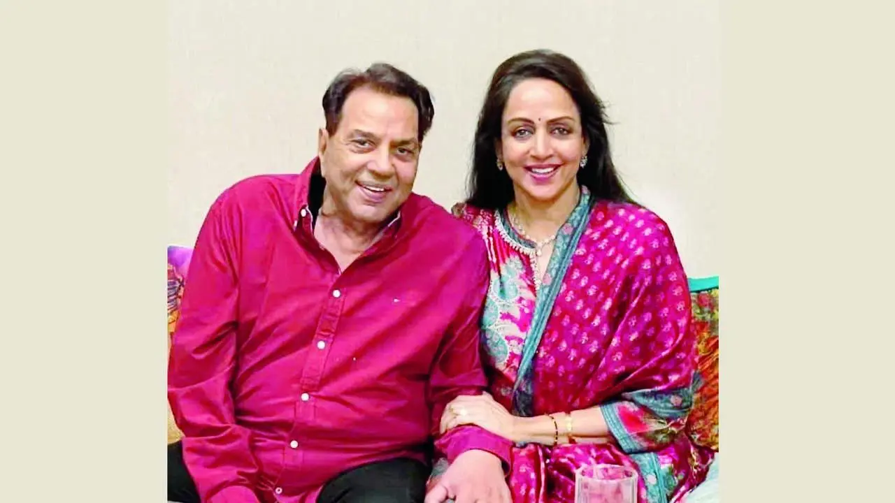 હેમા માલિનીએ ૧૯૮૦માં પરિણીત અને ૪ બાળકોના પિતા ધર્મેન્દ્ર સાથે લગ્ન કર્યાં હતાં