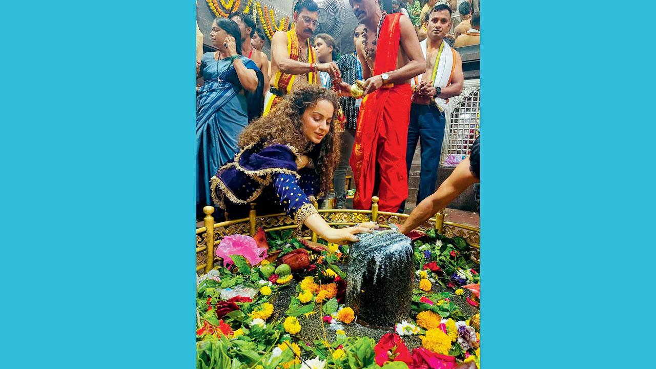 કંગનાએ આ દર્શન પછી ત્યાંની તસવીરો સોશ્યલ મીડિયામાં પોસ્ટ કરી છે