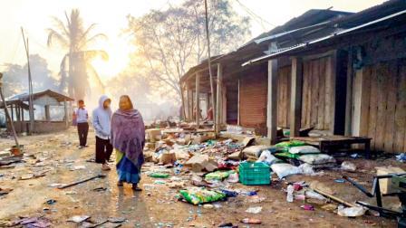 આસામમાં વિરોધ-પ્રદર્શન પછી વેરવિખેર બસ્તી.