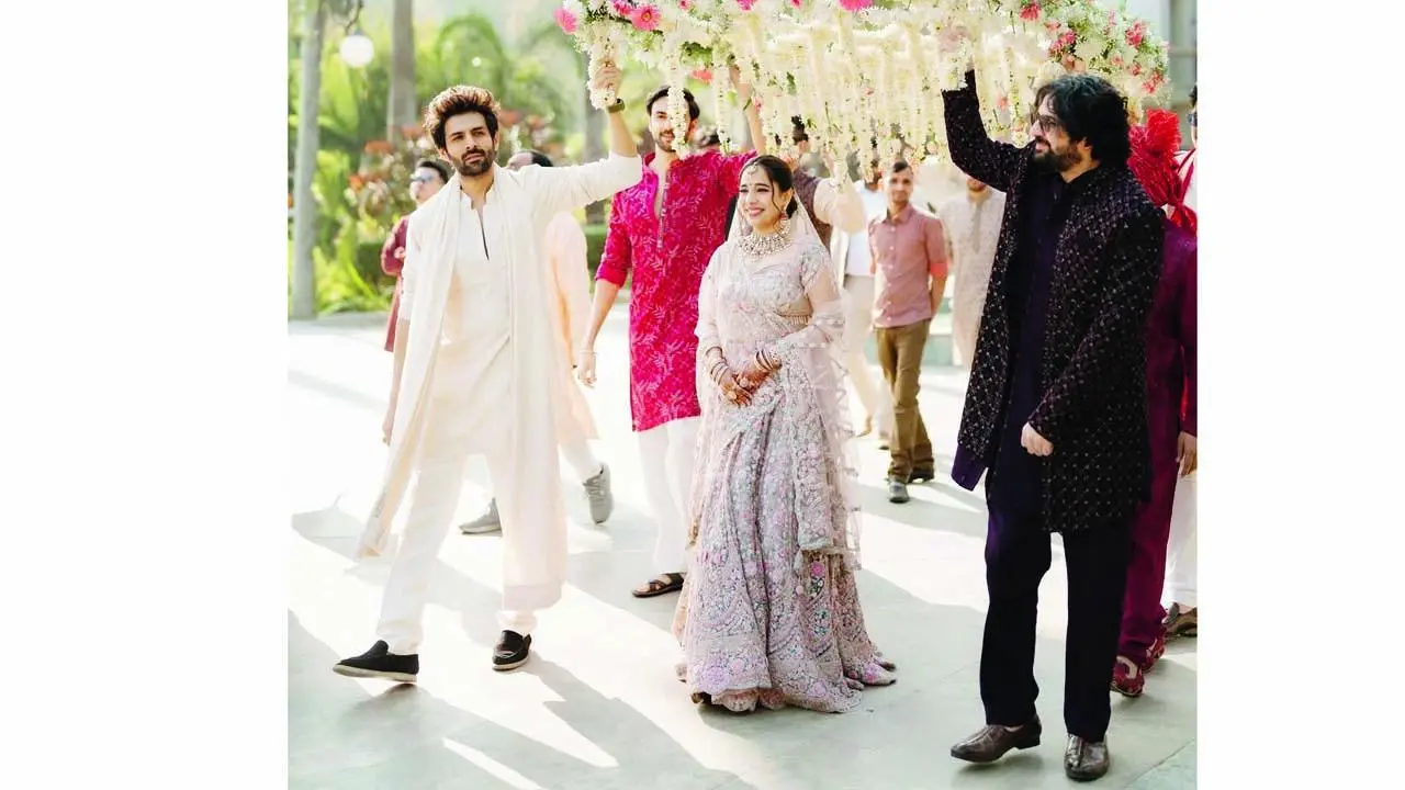 હાલમાં કાર્તિકે સોશ્યલ મીડિયા પર આ લગ્નની કેટલીક ખાસ તસવીરો શૅર કરીને બહેન કૃતિકા માટે એક ઇમોશનલ નોટ લખી