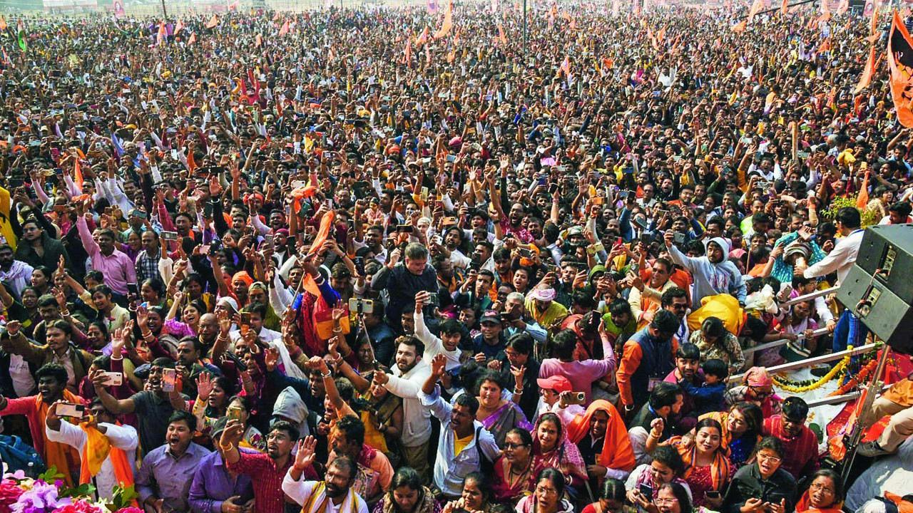 ગઈ કાલે કલકત્તાના બ્રિગેડ પરેડ ગ્રાઉન્ડમાં પાંચ લાખથી વધુ સનાતનીઓએ ભેગા થઈને ગીતાનું પઠન કર્યું હતું. 