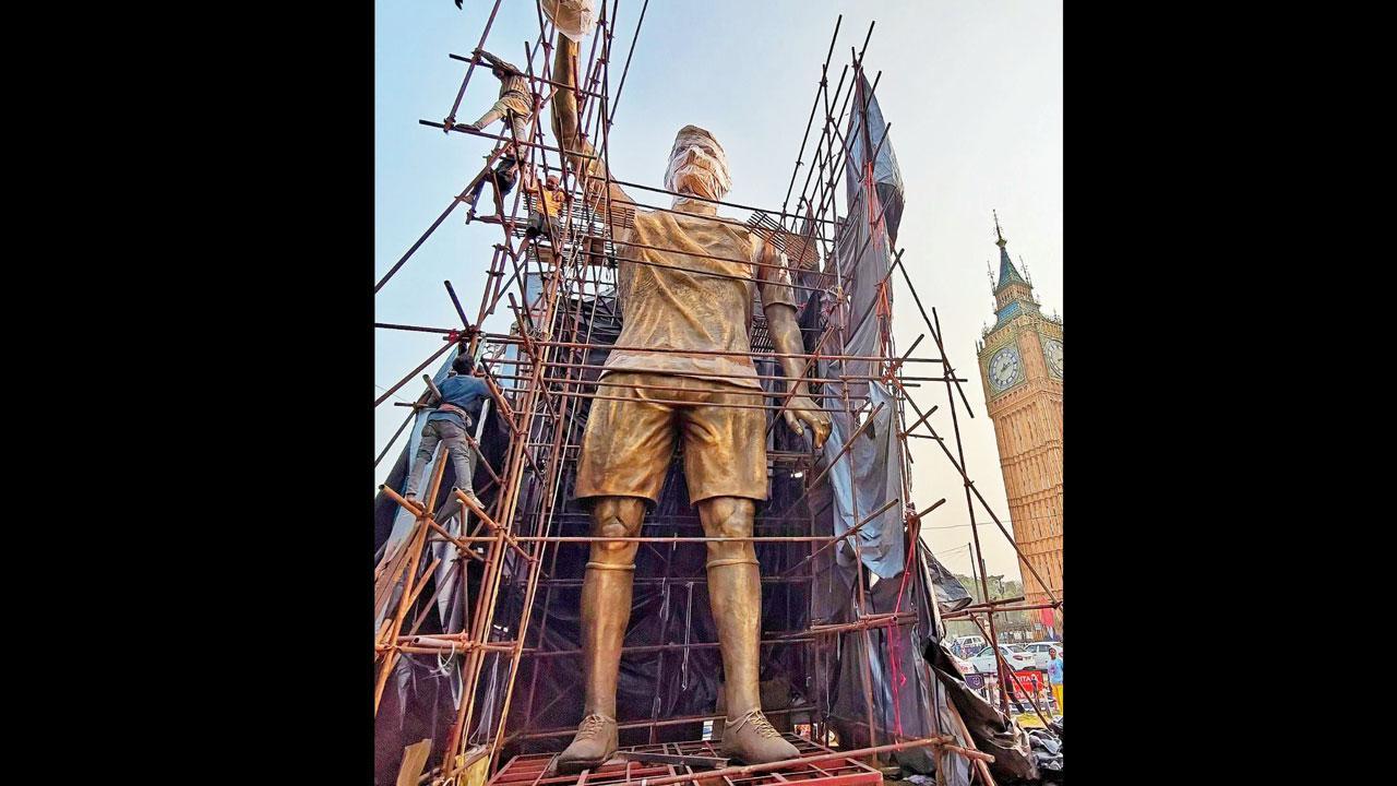 કલકત્તામાં ફુટબૉલ સ્ટાર મેસીના સ્વાગત માટે ૭૦ ફુટ ઊંચું સ્ટૅચ્યુ તૈયાર કરવામાં આવ્યું છે