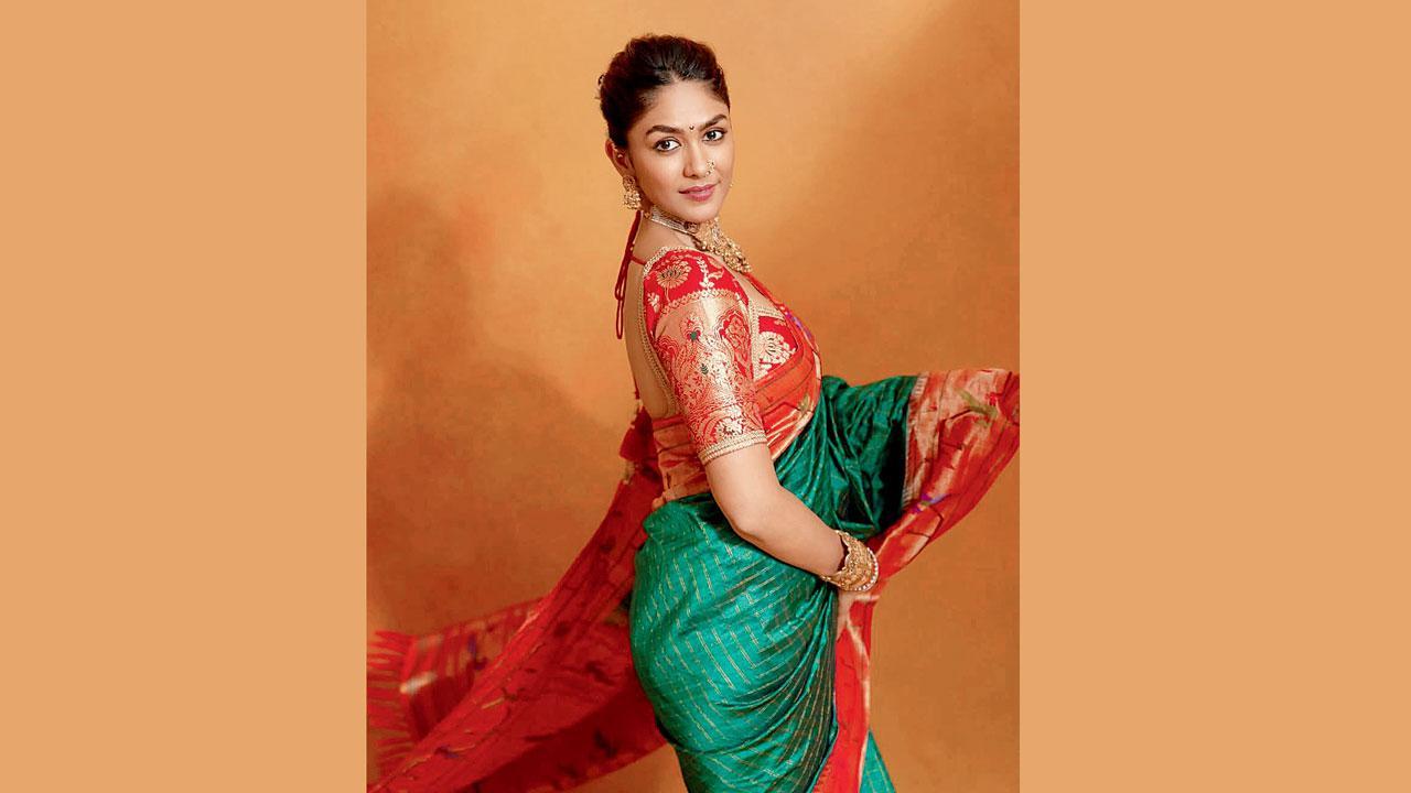 મૃણાલ ઠાકુર