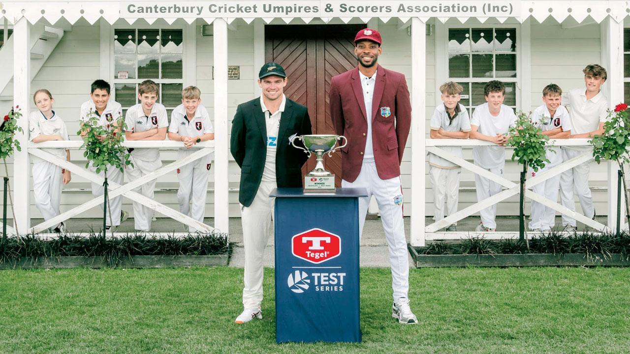 ક્રાઇસ્ટચર્ચમાં લોકલ યંગ ક્રિકેટર્સ સાથે બન્ને ટીમના કૅપ્ટન્સે કરાવ્યું અનોખું ટ્રોફી ફોટોશૂટ