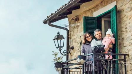 આ નિર્જન જેવા વિસ્તારમાં લારાનો ઉછેર કઈ રીતે થશે એ બાબતે ચિંતા છે કેમ કે અહીં નથી કોઈ સ્કૂલ કે નથી કોઈ તેના જેટલું બીજું બાળક. 