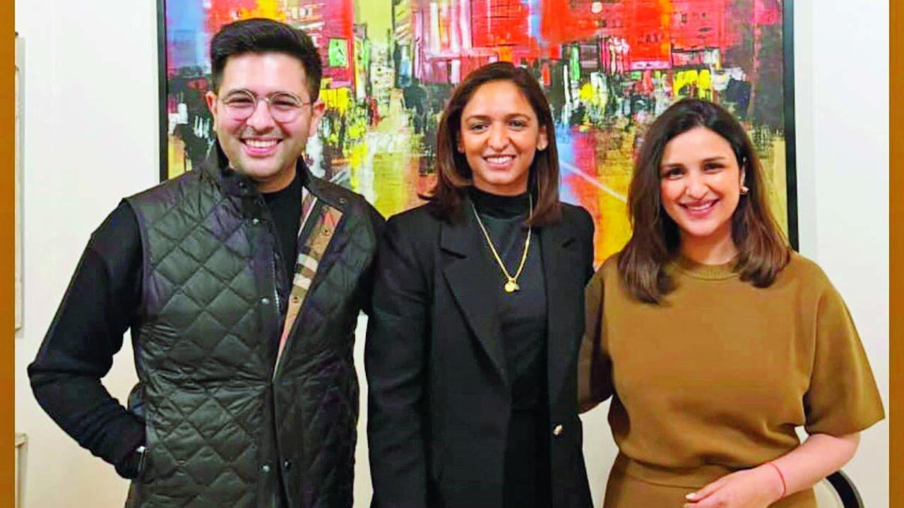 આ તસવીરો શૅર કરતાં પરિણીતિએ હરમનપ્રીત માટે ખાસ કૅપ્શન લખી કે ‘અમારા ઘરે તમારું સ્વાગત છે ચૅમ્પિયન`