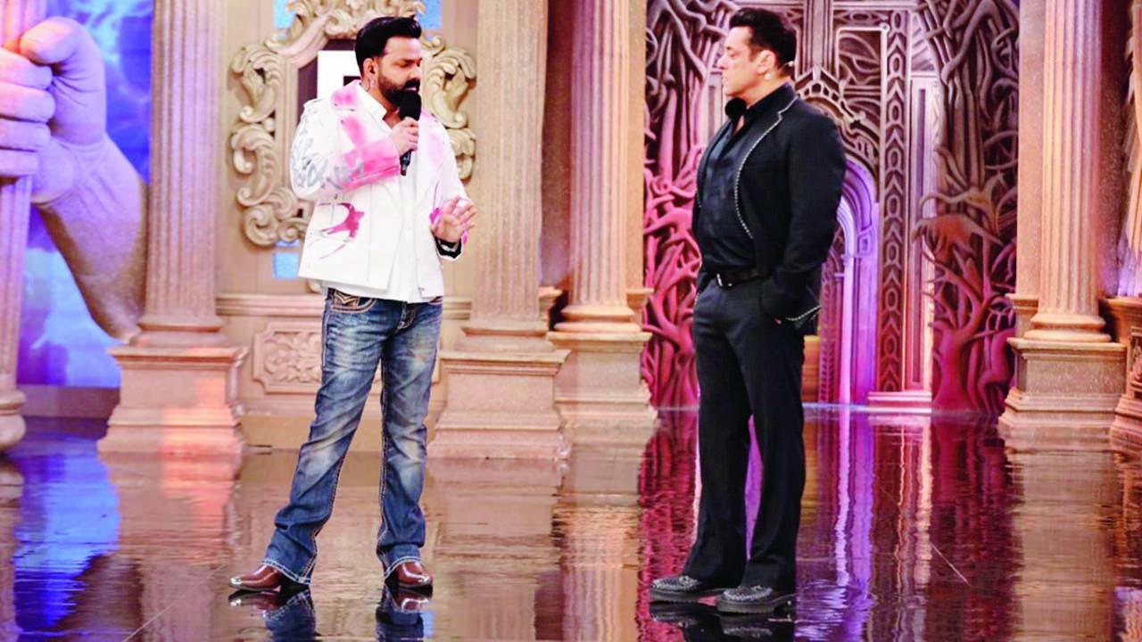 ‘બિગ બૉસ 19’ની ફિનાલેમાં સલમાન ખાન સાથે પવન સિંહ.