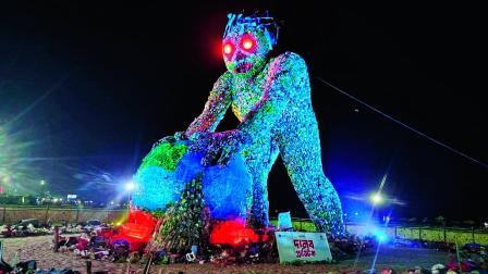 રાક્ષસી કદ ધરાવતું સ્ટૅચ્યુ