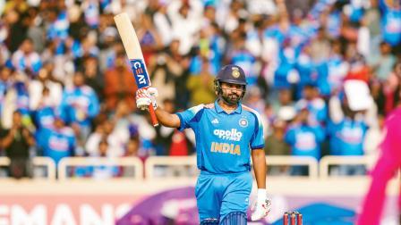 રોહિત શર્માએ ગઈ કાલે ચાર ફોર અને ત્રણ સિક્સની મદદથી ૫૧ બૉલમાં ૫૭ રન કર્યા હતા