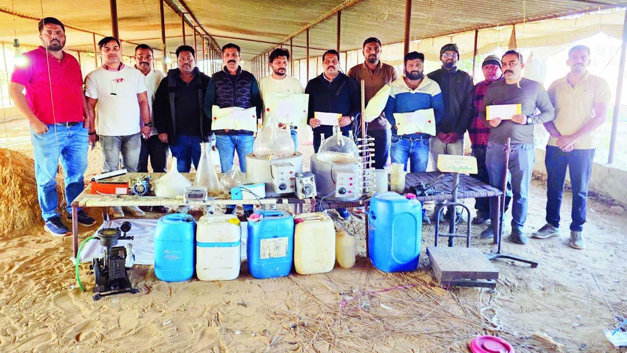 MBVV પોલીસે ડ્રગ મૅન્યુફૅક્ચરિંગ ફૅક્ટરીમાં દરોડો પાડ્યો હતો.