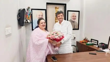 ગઈ કાલે વિધાનસભ્ય પરાગ શાહે રાખી જાધવને BJPમાં પ્રવેશ અપાવ્યો હતો.