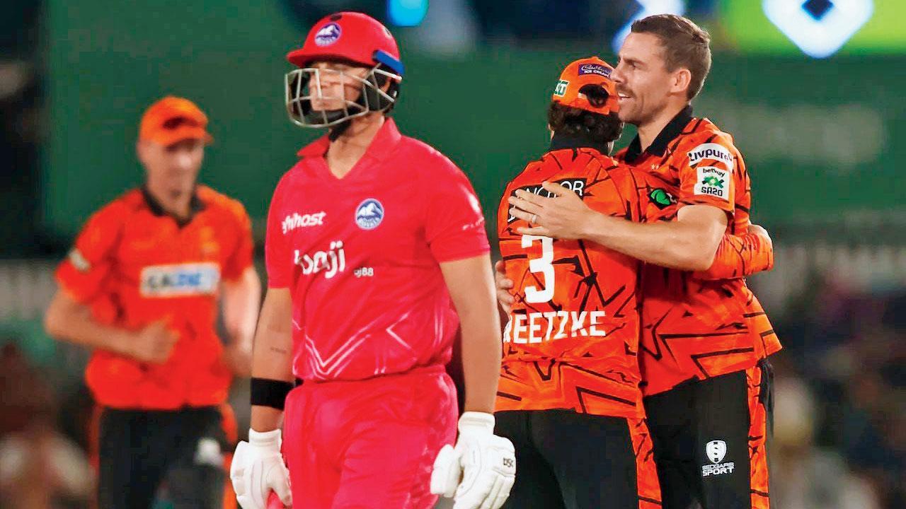 ૩ ઓવરના સ્પેલમાં માત્ર ૧૩ રન આપીને ઍન્રિક નૉર્ખિયાએ પાર્લ રૉયલ્સના મિડલ ઑર્ડરની ૪ વિકેટ ઝડપી હતી