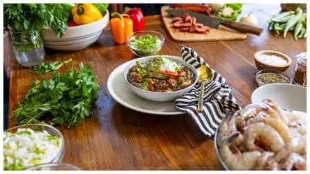 સી ફૂડ ગમ્બો લોકપ્રિય વાનગી છે