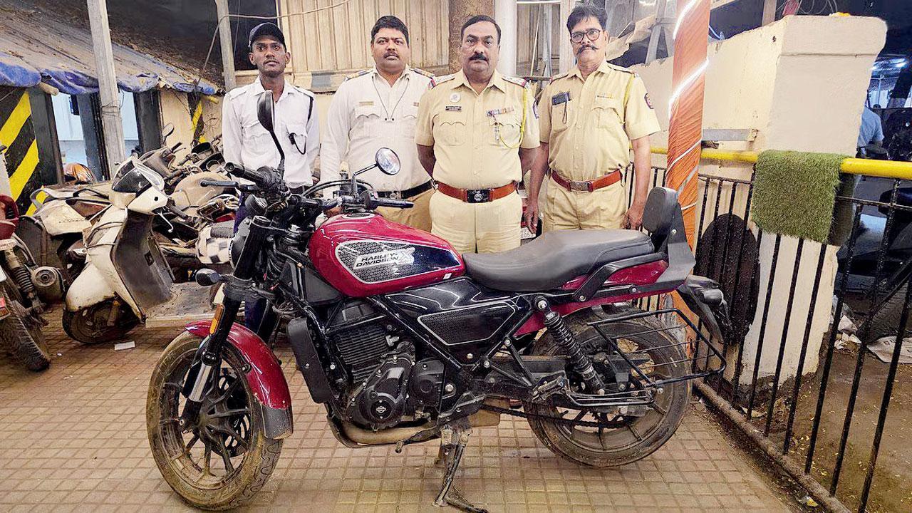 થાણેમાં આ વર્ષે એક કરોડનાં ૧૫ ચોરાઈ ગયેલાં વાહનો રિકવર થયાં