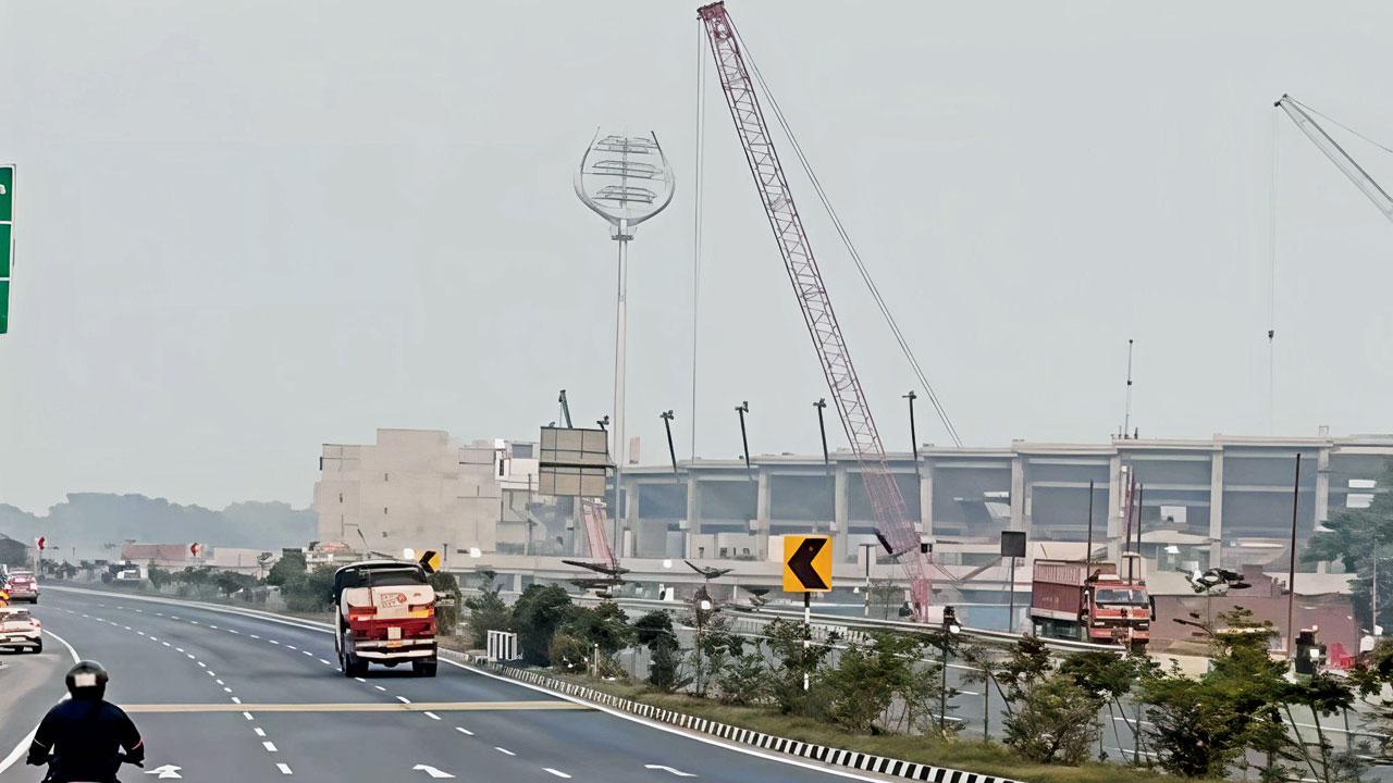 ત્રિશૂલ ફ્લડલાઇટ્સ