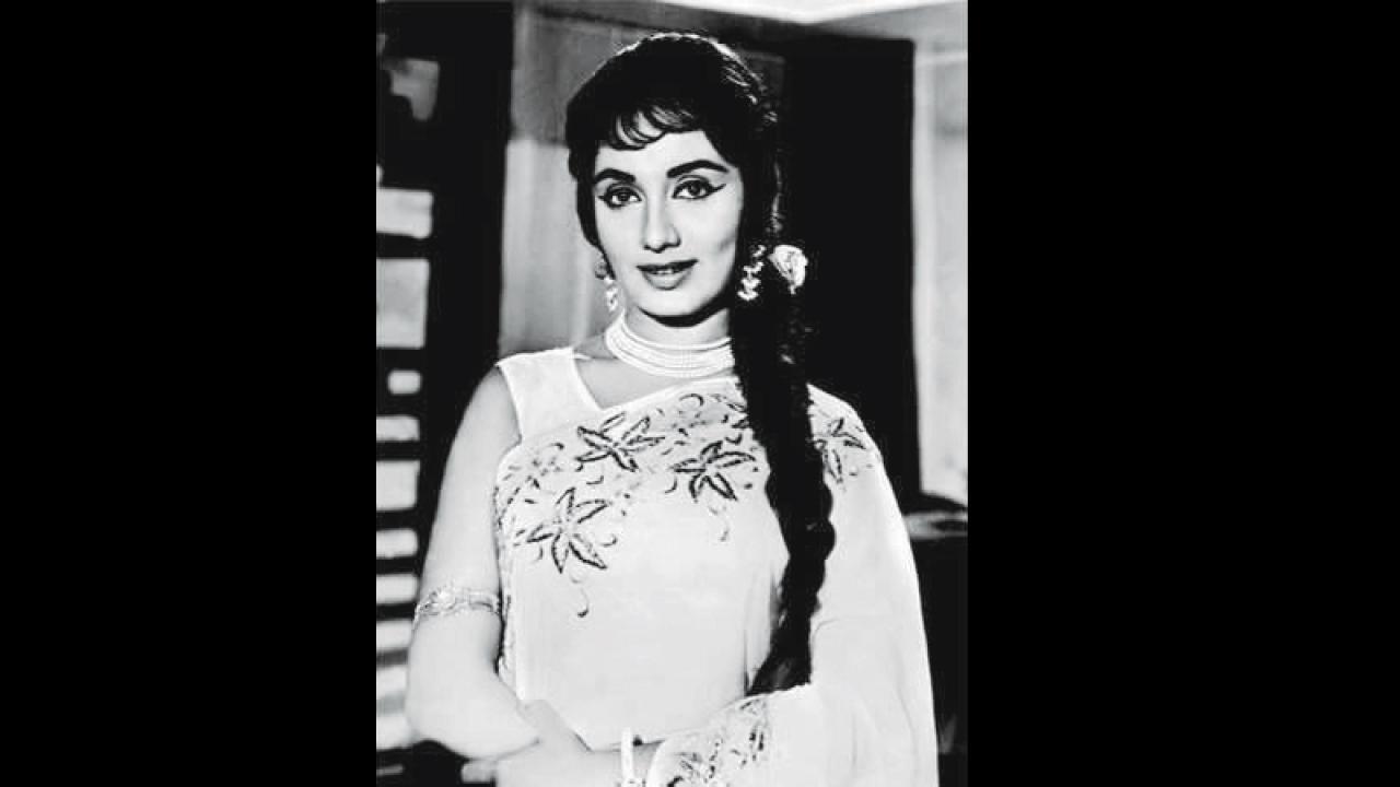 જે હિરોઇનના ખૂબસૂરત ચહેરા પર વાંકડિયા વાળની લટો ઝુલ્ફો‍ની જેમ કપાળ પર રમતી...