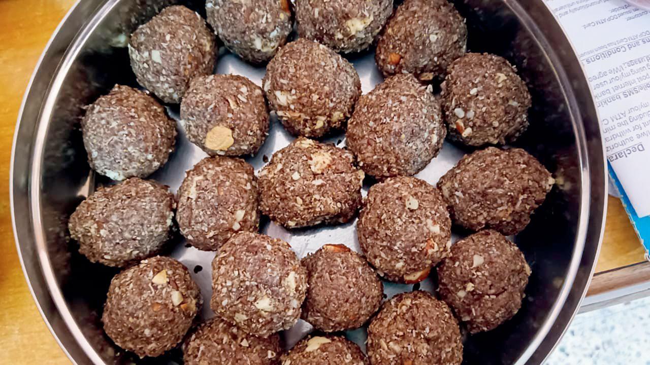 અળસી લાડુ