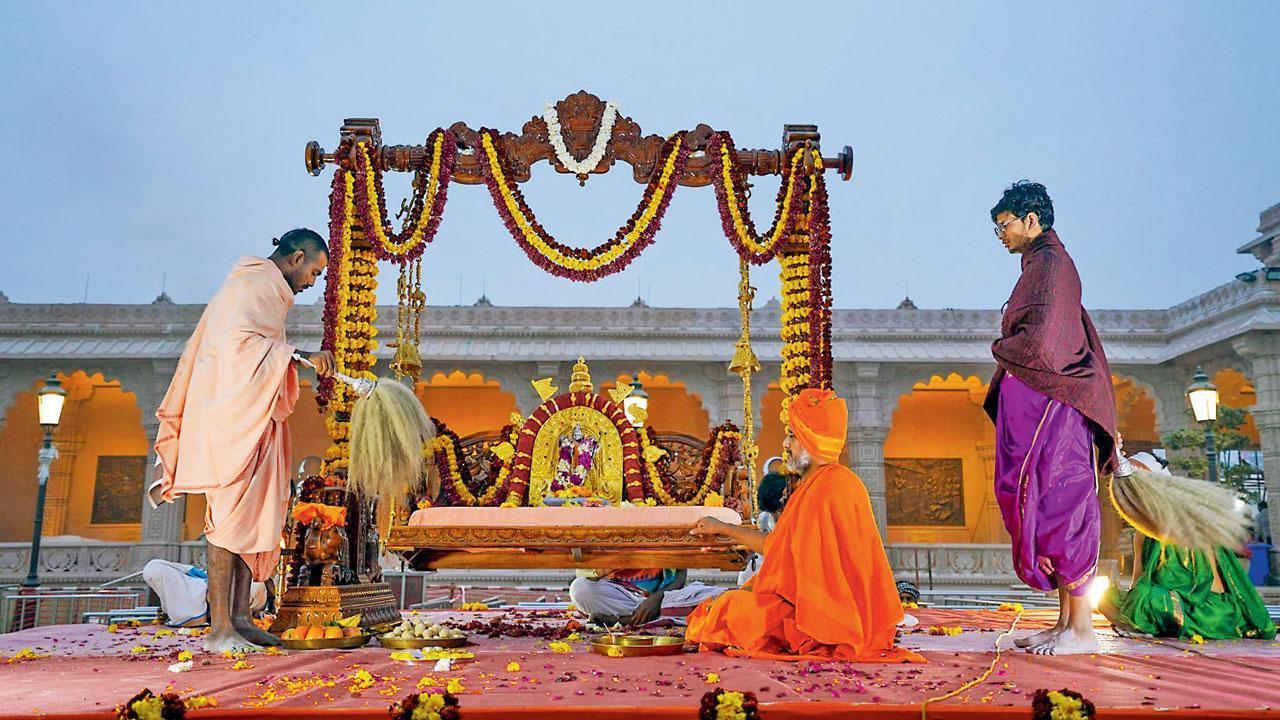 ગઈ કાલે સાંજે રામ લલાની સાંકેતિક પાલખીયાત્રા કાઢવામાં આવી હતી.