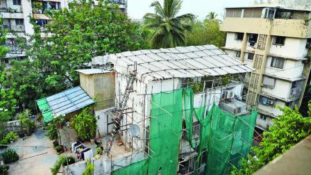 આર્મી વાયરલેસ ટ્રાન્સમિશન સ્ટેશનના ૫૦૦ મીટરના વર્તુળમાં આવતી જુહુની સોસાયટીઓ. તસવીર : નિમેશ દવે