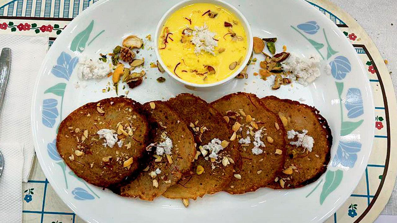 કોકોનટ માલપૂઆ વિથ કોકોનટ રબડી