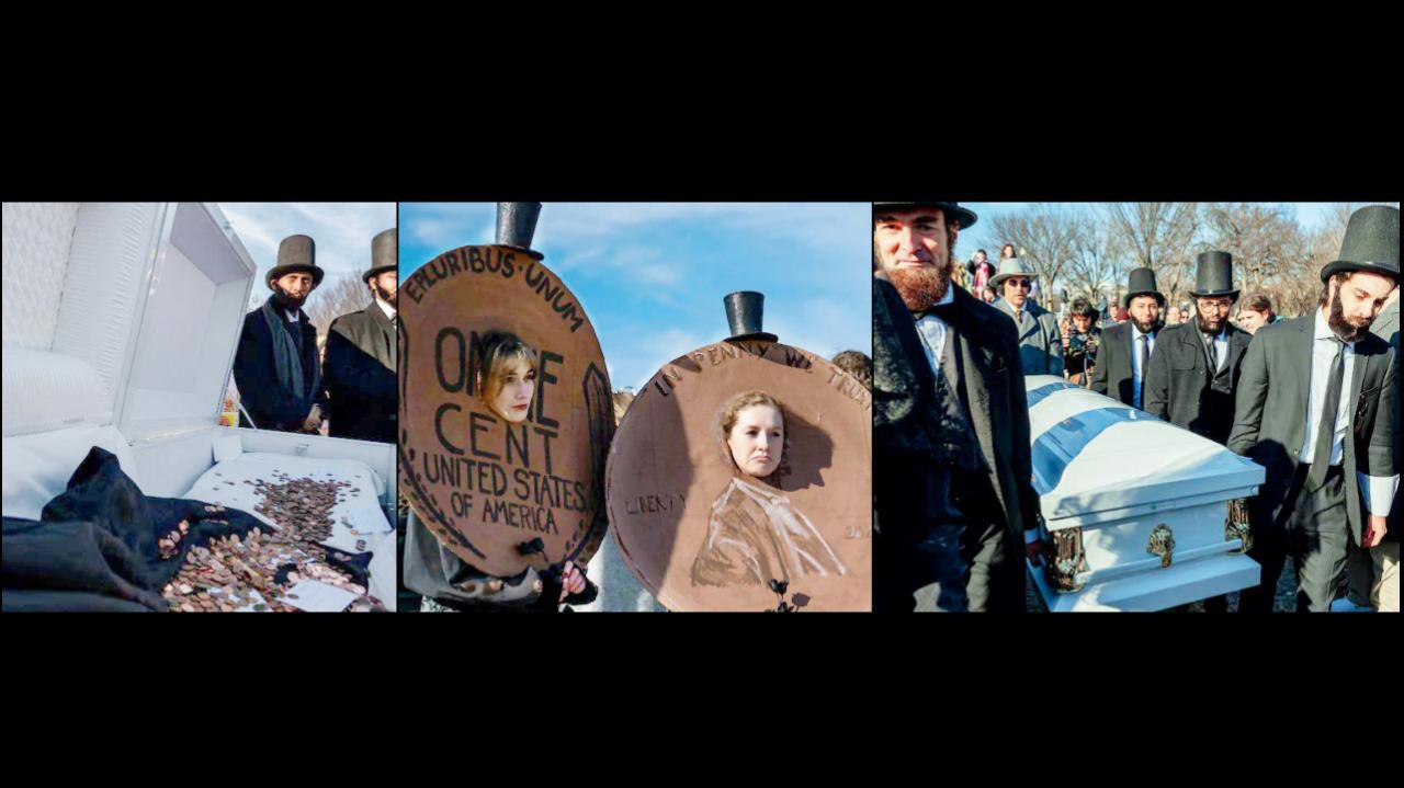 લિંકન મેમોરિયલની બહાર એક સિમ્બૉલિક ફ્યુનરલ એટલે કે ‘અંતિમ સંસ્કાર’ની ક્રિયા યોજાઈ