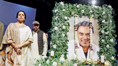 વૃંદાવનમાં પણ ધર્મેન્દ્રની પ્રાર્થનાસભા