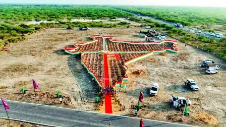 ધોરડોમાં ભારતના નકશા આકારમાં બનેલા સરદાર સ્મૃતિવનની નયનરમ્ય તસવીર.