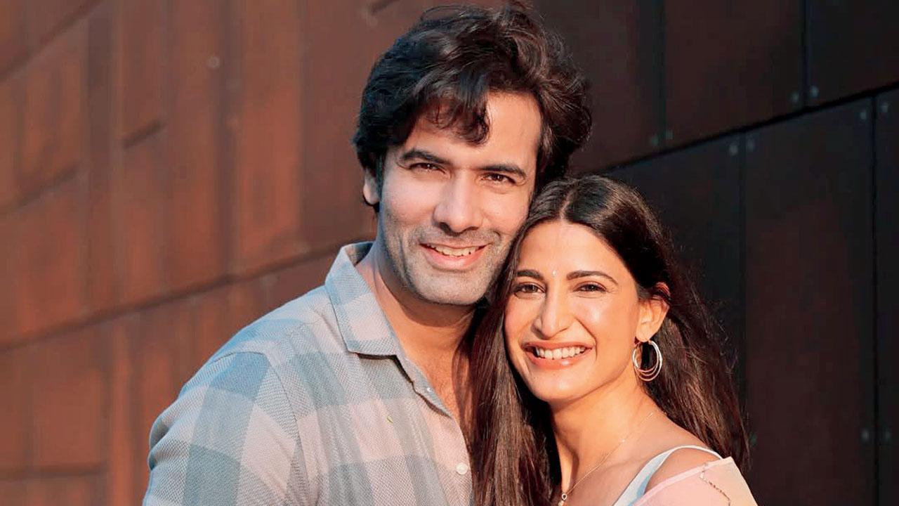 દાનિશ પંડોર અને આહના કુમરા