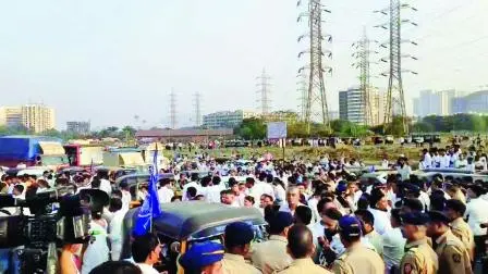 ગઈ કાલે રિક્ષાઓ અટકાવવામાં આવતાં સર્જાયેલી અંધાધૂંધીની સ્થિતિ.