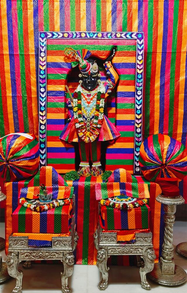 કરો દર્શન પંચરંગી ઘટાના