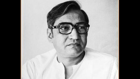 સુપ્ર્સિદ્ધ પત્રકાર અને સર્જક હરીન્દ્ર દવેની ફાઇલ તસવીર