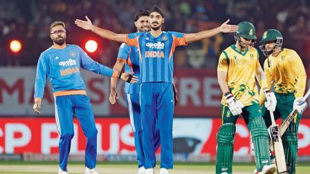 મૅન ઑફ ધ મૅચ અર્શદીપ સિંહે ૪ ઓવરમાં માત્ર ૧૩ રન આપીને બે વિકેટ લીધી હતી