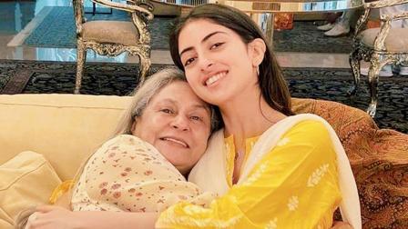 જયા બચ્ચન દોહિત્રી નવ્યા સાથે