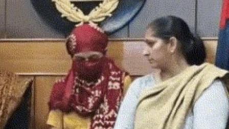 ધરપકડ કરાયેલ મહિલા (તસવીર સૌજન્ય: સોશિયલ મીડિયા) 