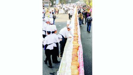 ૨૬૯.૯ ફુટ લાંબી અને આઠ ઇંચ પહોળી સૅન્ડવિચ