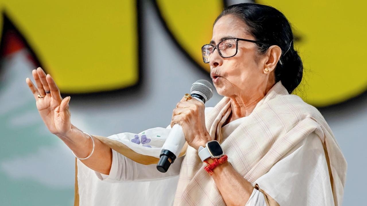 પશ્ચિમ બંગાળનાં મુખ્ય પ્રધાન મમતા બૅનરજી