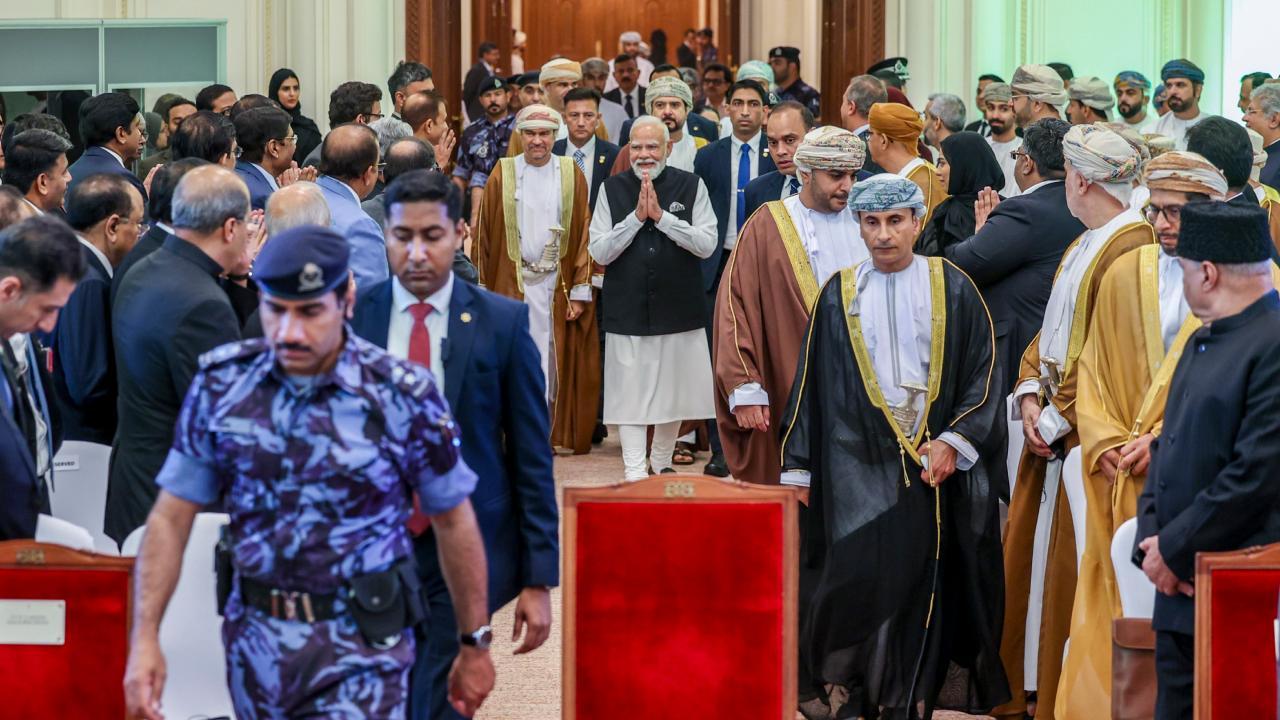 ઓમાનના મસ્કતમાં ભારત-ઓમાન બિઝનેસ ફોરમ દરમિયાન વડા પ્રધાન નરેન્દ્ર મોદી (તસવીર: એજન્સી)