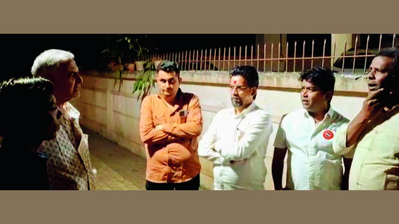 બુધવારે મુલુંડની સોસાયટીમાં MNSના કાર્યકરો પહોંચી ગયા હતા.