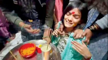 આક્રંદ કરતાં-કરતાં આંચલે સક્ષમના  પાર્થિવ દેહ સાથે લગ્ન કરીને સેંથામાં સિંદૂર ભર્યું હતું.