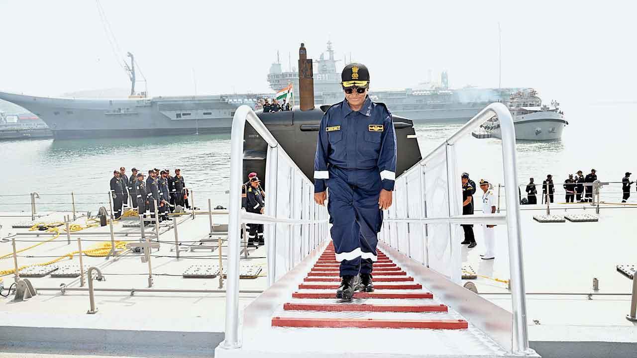 ગઈ કાલે રાષ્ટ્રપતિ દ્રૌપદી મુર્મુ ઇન્ડિયન નેવીની સબમરીન INS વાઘષીરમાં.